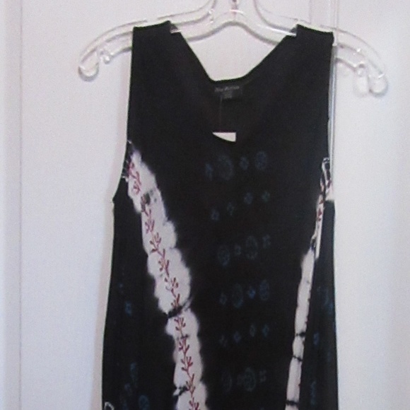Dress one size NEW  see measurement provided - Picture 6 of 7